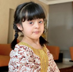 الطفلة سلامة الهاشي من أصحاب الهمم: خلك في البيت