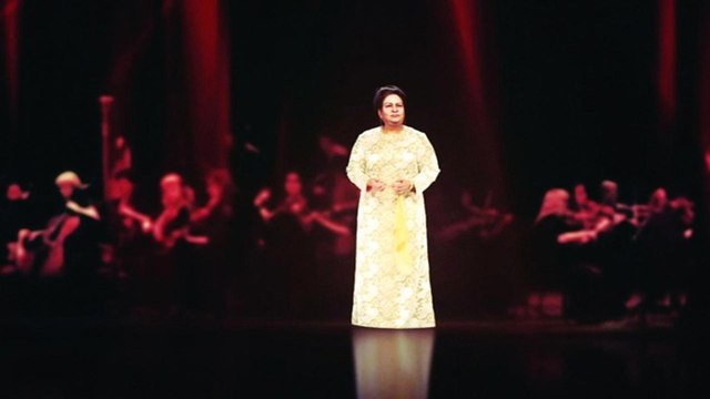 أم كلثوم تغني على مسرح دار الأوبرا في دبي بفضل تقنية الهولوغرام