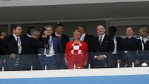 الرئيسة الكرواتية تخطف الأضواء في كأس العالم أمام رئيس الوزراء الروسي!