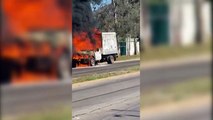 El fuego consume una camioneta en Las Fuentes