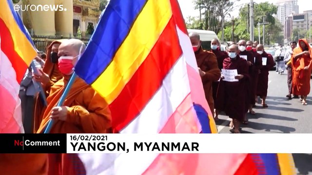 شاهد: رهبان ثورة الزعفران يشاركون في مسيرة احتجاجية أمام مكتب الأمم المتحدة في ميانمار