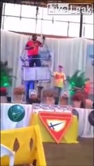 Mieux que le mic drop, le speaker drop