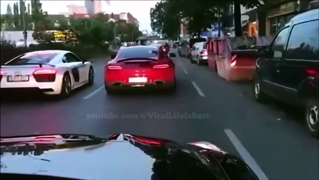Il fait le beau au volant de sa BMW mais va vite le regretter