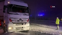 Adana- Ankara otoyolunda kar ve tipi trafiğini olumsuz etkiledi