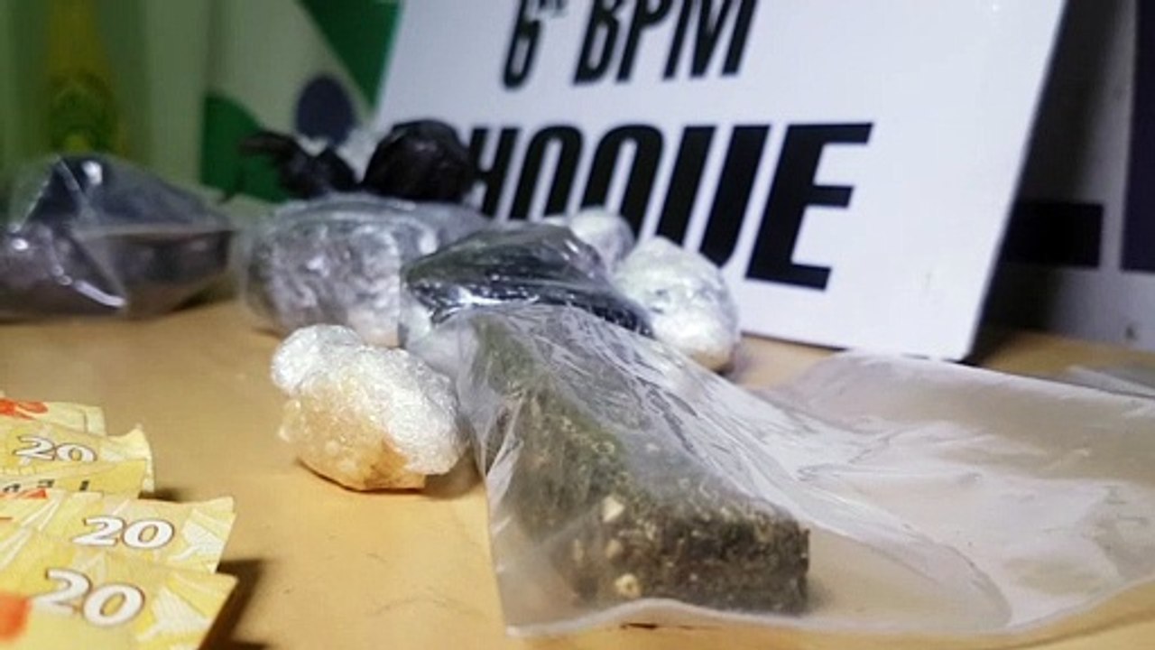 Dois são detidos pelo Choque com cocaína, crack e maconha no Periolo