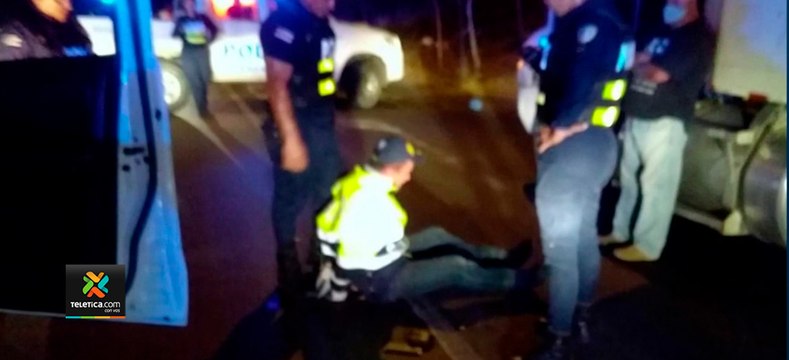 tn7-OIJ-investiga-si-uniformes-utilizados-en-robo-son-de-la-Fuerza-Pública-o-son-falsos-160221