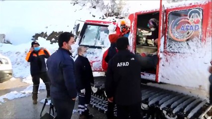 Kar nedeniyle köyde mahsur kalan hamile kadın ve 55 günlük bebek kurtarıldı