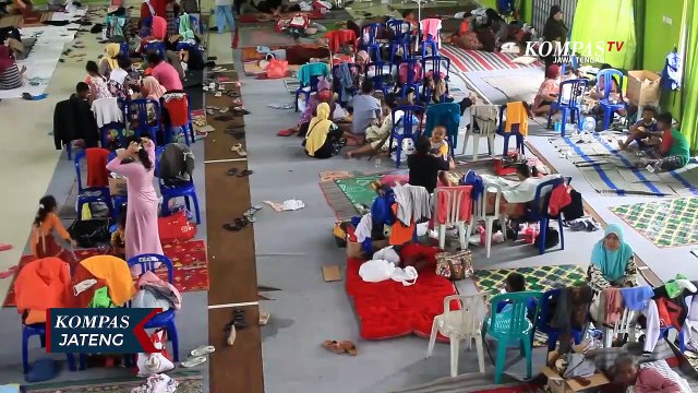 Banjir Belum Surut, Warga Bertahan di Pengungsian