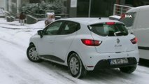 Esenyurt'ta sürücülerin kar yağışı imtihanı