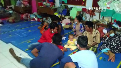 Khawatir Longsor Ratusan Warga Nganjuk Mengungsi