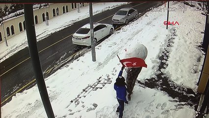 10 Yaşındaki Muhammed'in bayrak sevgisi kamerada