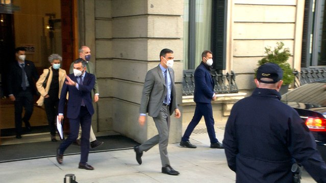 Sánchez abandona el Congreso tras la sesión de control