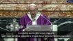 Le pape François célèbre la messe du Mercredi des cendres dans la basilique Saint-Pierre
