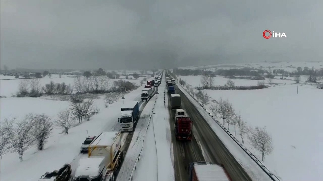 Bursa-İzmir karayolu kapandı... Mahsur kalan araçlar drone ile görüntülendi