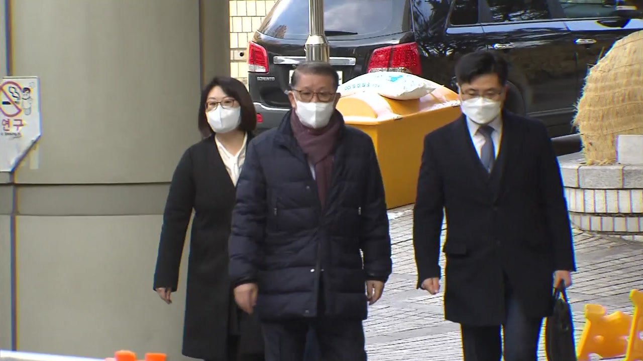 '횡령·배임' 최신원 SK네트웍스 회장 구속..."증거 인멸 우려 있어" / YTN