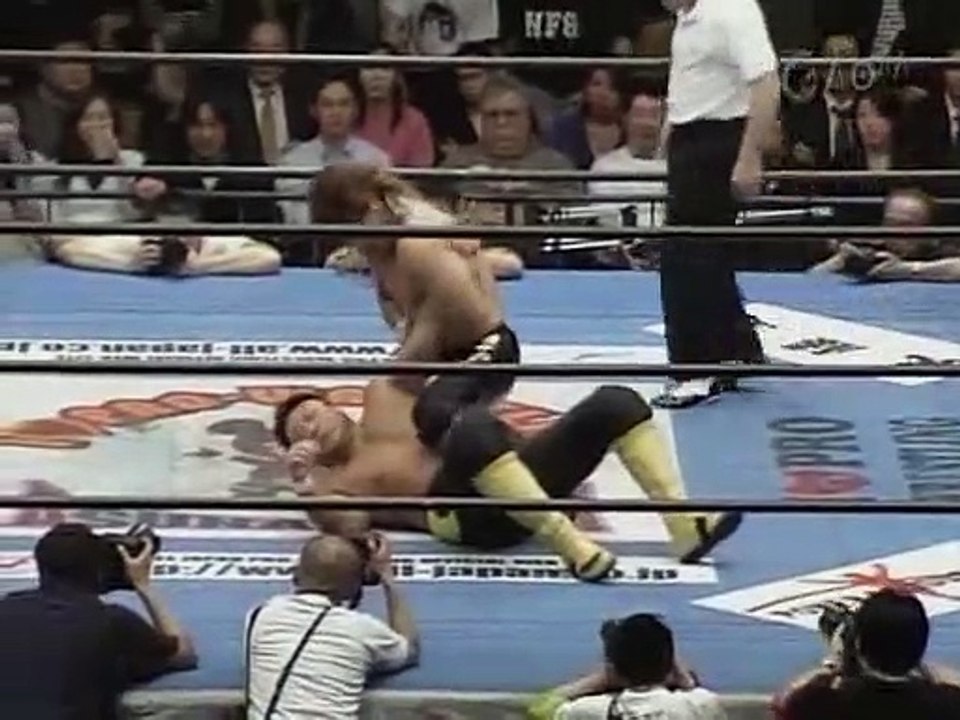 Toshiaki Kawada vs. Hiroshi Tanahashi