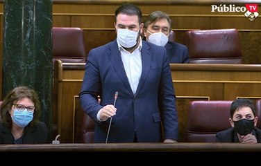 Jon Iñarritu le recuerda la detención de Pablo Hasél a Carmen Calvo