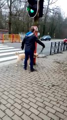 Florennes/Loverval: Jules et sa chienne Imagine en route vers l'école