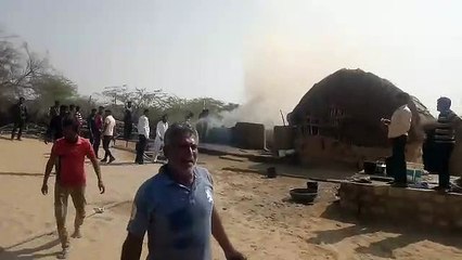 Video: आग से झोंपा व सामान जला