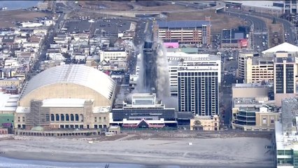 À l'abandon, le Trump Plaza d'Atlantic City détruit par 3000 bâtons de dynamite