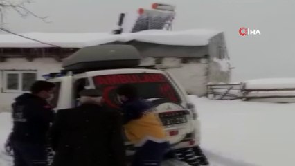 Diyaliz hastası, paletli kar ambulansıyla hastaneye kaldırıldı