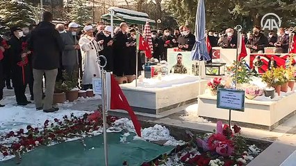 İçişleri Bakanı Soylu Orgeneral Eşref Bitlis'in kabrini ziyaret etti