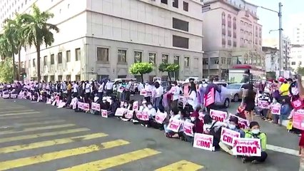 Askeri darbeyi protesto eden Myanmarlılar 'bozuk araba' hareketi başlattı