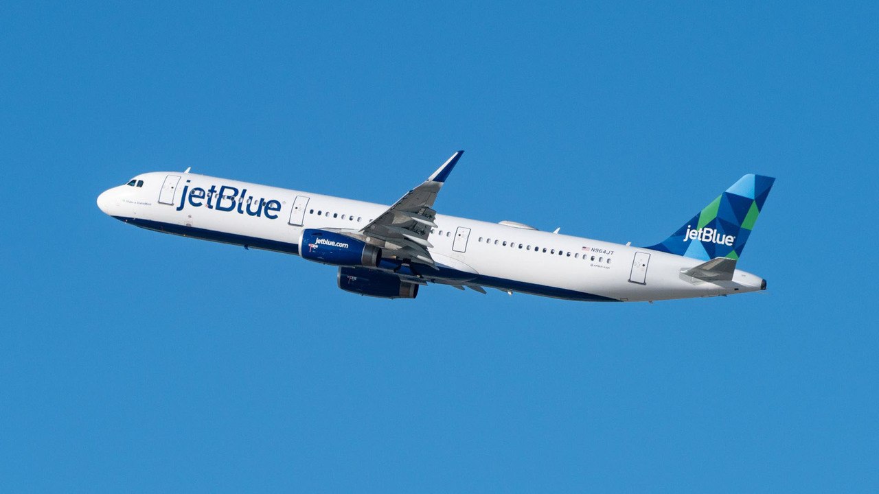 JetBlue Announces New Policies for Change Fees and Overhead Storage Bins