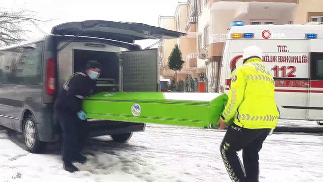 Sakarya’da 6 katlı binanın zemin katında erkek cesedi bulundu