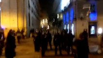 Un grupo de manifestantes quema contenedores en la protesta contra el encarcelamiento de Pablo Hasél en Madrid