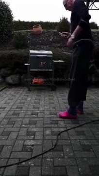 Allumer un pétard dans son barbecue : mauvaise idée