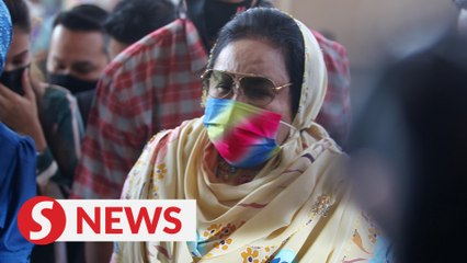 Rosmah ordered to enter defence in corruption case