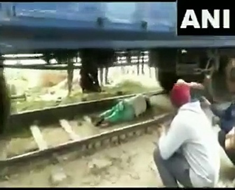 वीडियो में देखिए सांस रोक देने वाली घटना, पटरी...