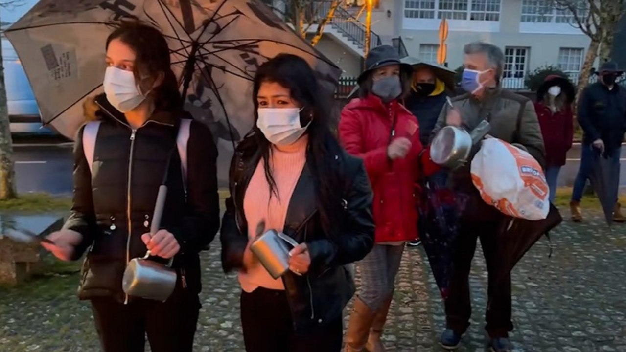 Hosteleros gallegos queman 'mecos' de Sánchez, Bugallo y Feijóo