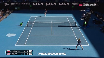 Un revers à 135 km/h et Muchova déborde Brady