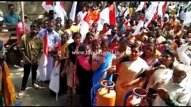 அனைத்து மக்கள் அரசியல் கட்சி நிறுவனத் தலைவர் மூ.ராஜேஸ்வரி பிரியா தலைமையில் கேஸ் சிலிண்டர் விலை உயர்வை கண்டித்து மாபெரும் ஆர்ப்பாட்டம்!