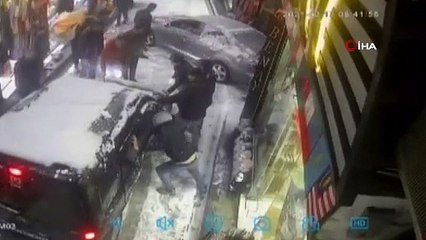 Yokuştan kayan araçlar böyle durdurulmaya çalışıldı