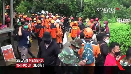 TNI-Polri Terjunkan Ratusan Personel Cari Korban Longsor Nganjuk