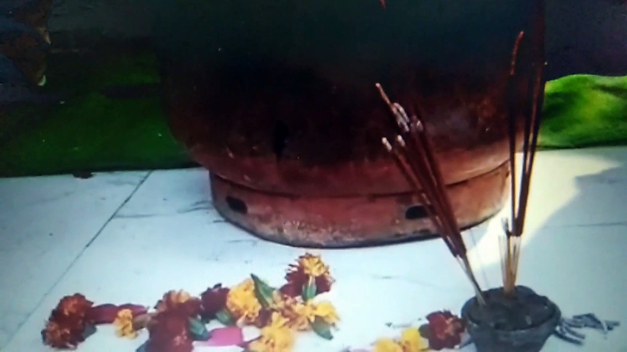 गैस सिलेंडर के बढ़ते दामों को लेकर कांग्रेस का अनोखा व‍िरोध प्रदर्शन, LPG स‍िलेंडर का मृत्युभोज का आयोजन