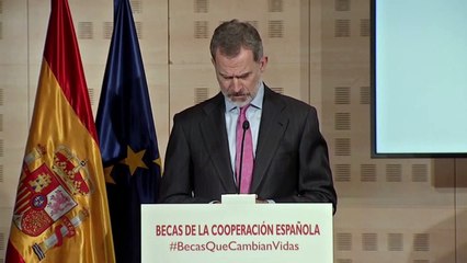 Los Reyes presiden la presentación de las Becas de la Cooperación Española