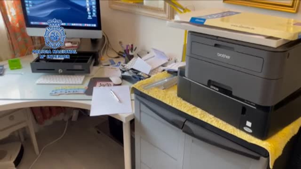 Detenido en Granada un experto falsificador que utilizaba hasta 44 identidades falsas para cometer estafas en centros comerciales