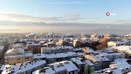 Hava sıcaklığı eksi 4 dereceye düşünce göl buz tuttu