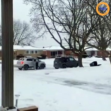 Cet homme a tenté de voler un colis à la mauvaise personne