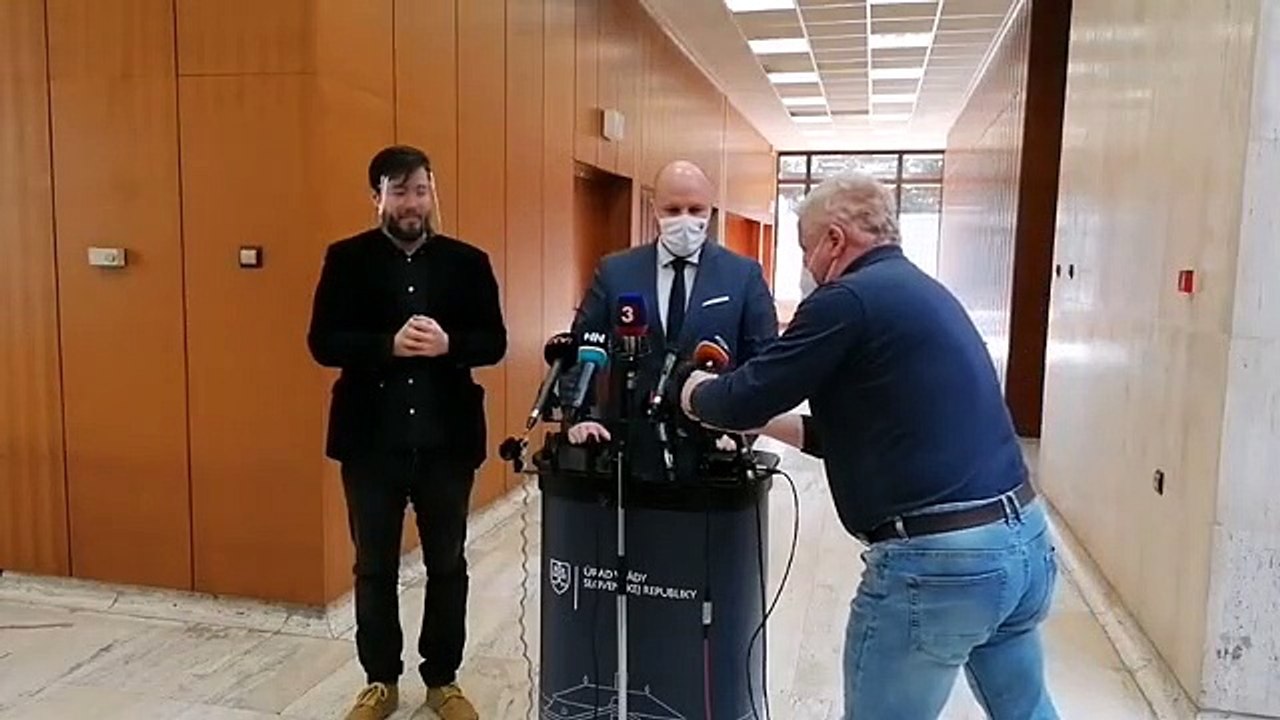 ZÁZNAM: Brífing ministra hospodárstva R. Sulíka a ministra obrany J. Naďa