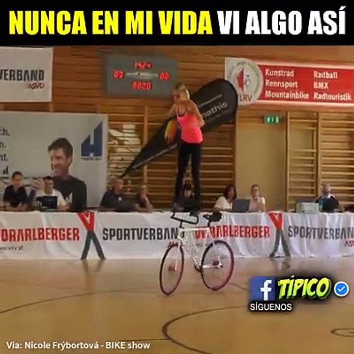 Acrobatie sur un vélo, ce n'est pas notre vélo, mais cela reste du vélo!