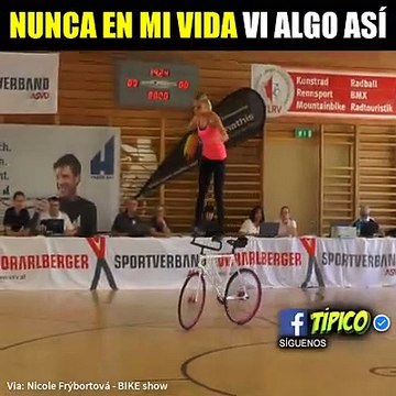 Acrobatie sur un vélo, ce n'est pas notre vélo, mais cela reste du vélo!