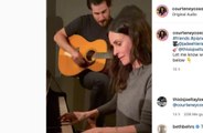 No te pierdas a Courteney Cox tocando al piano la canción de 'Friends'
