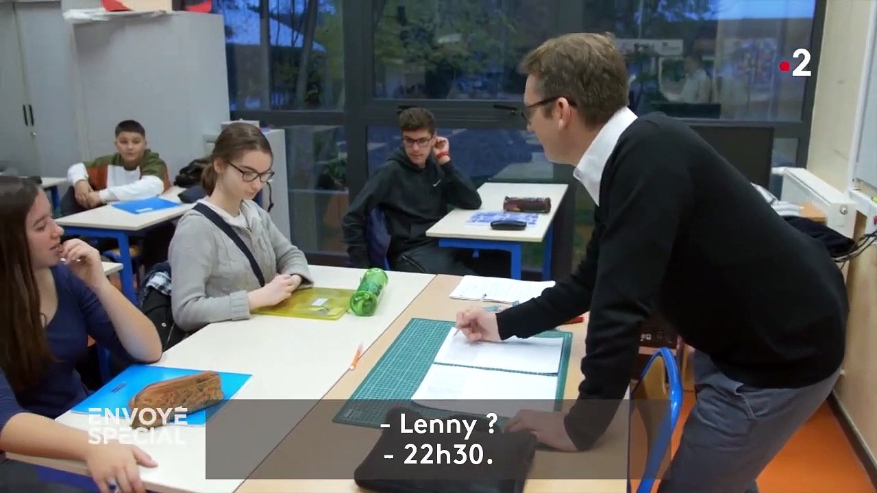"Donnez-moi votre heure de coucher" : dans cette classe de 3e, le prof d'histoire-géo est aussi prof de sommeil
