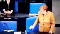 Merkel’in parlamentoda yaşadığı maske paniği  kameralara böyle yansıdı