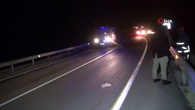 40 Metrelik Uçuruma Yuvarlanan Tırın Sürücüsü Araçtan Atlayarak Ölümden Kurtuldu